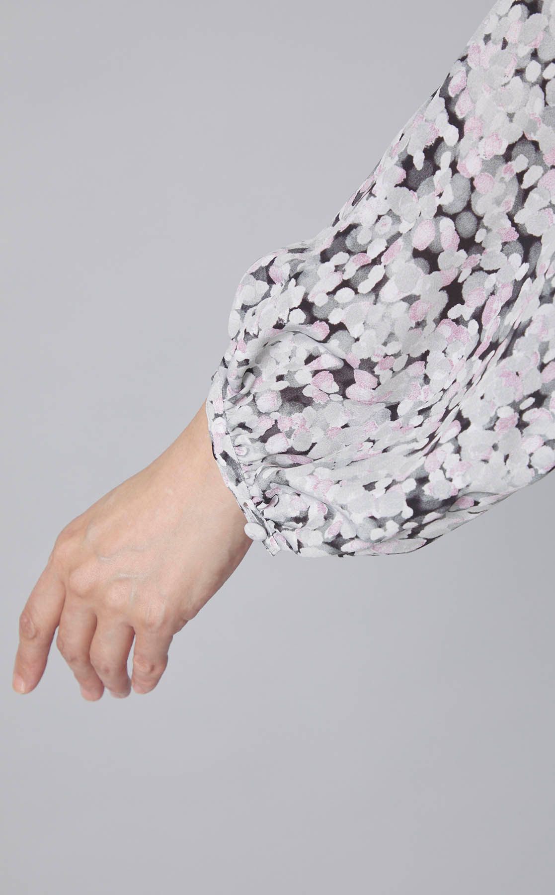 美品 2023年theory luxeフローラルプリントペザントブラウス 花柄 theory luxe 23AW フローラルプリント ペザントブラウス 新品