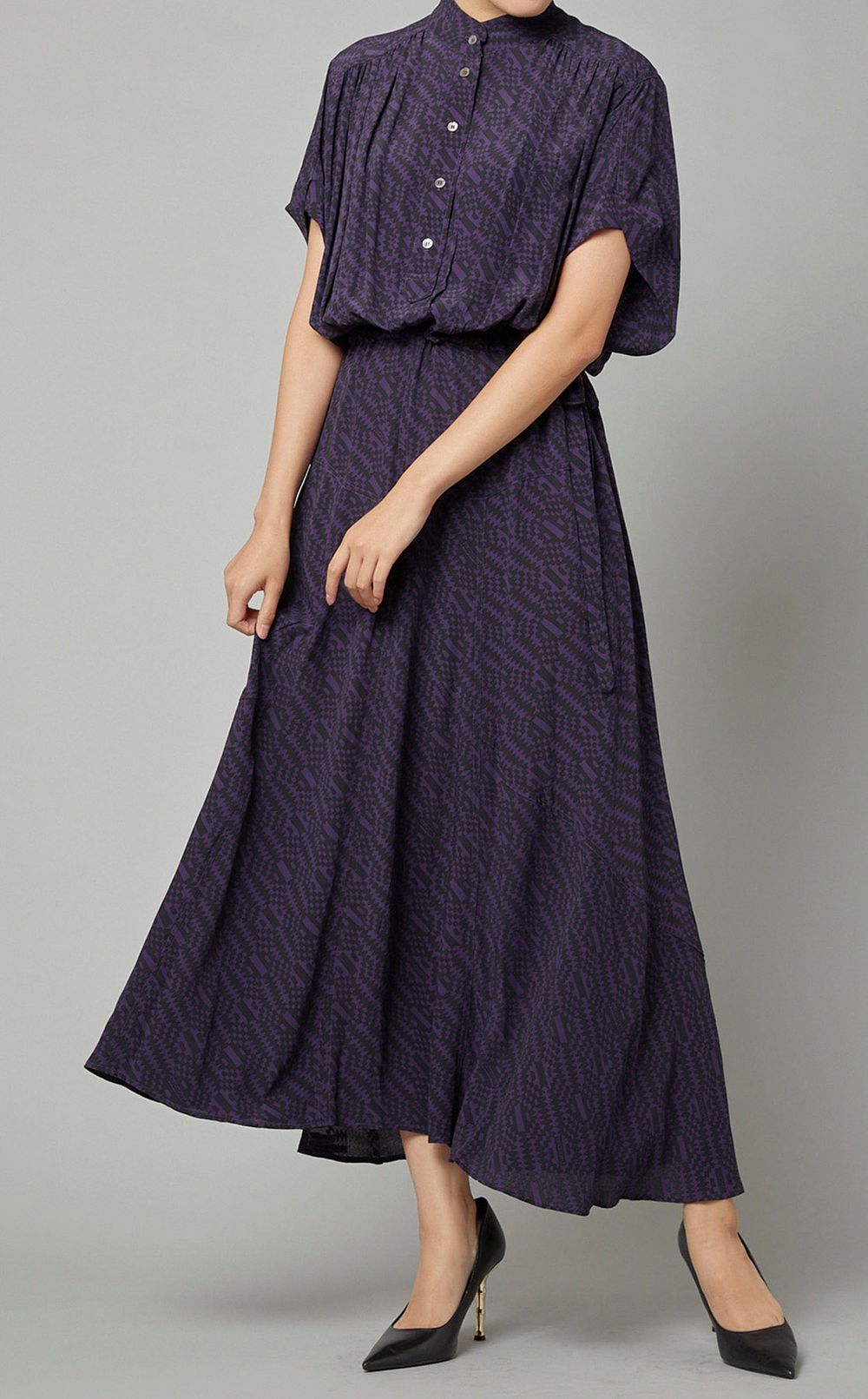 ロゴプリントスタンドカラーマキシドレス