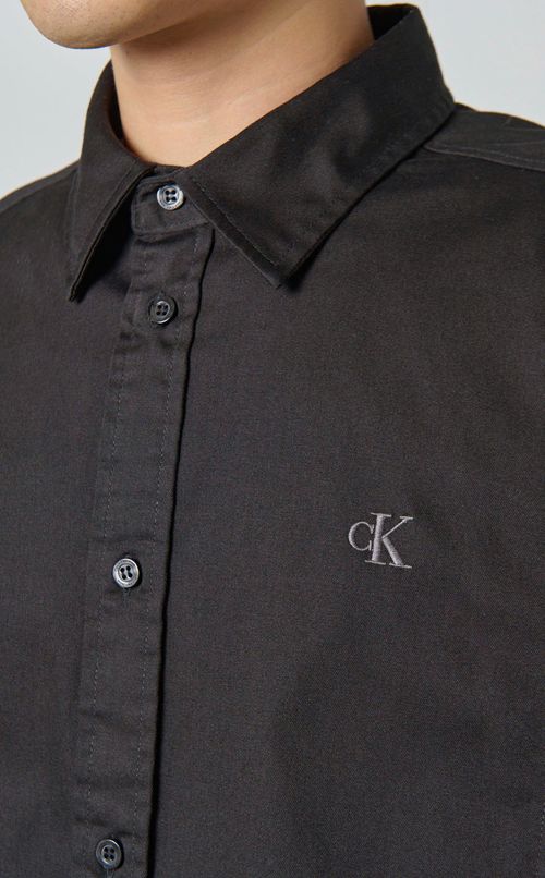 バックプリントフロントロゴシャツ