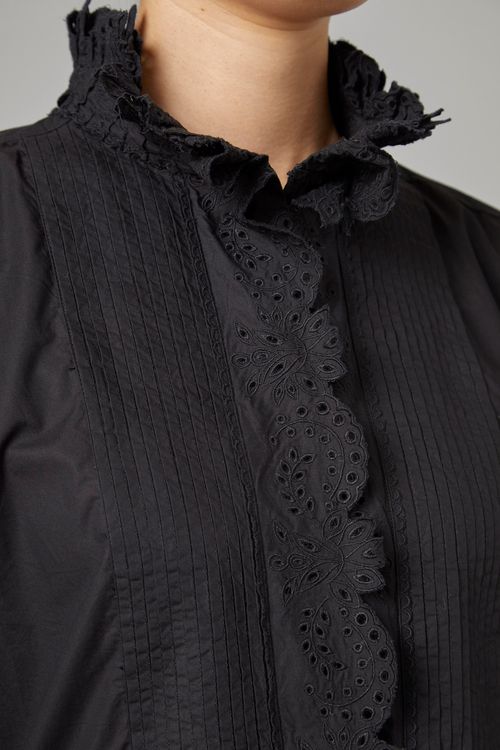 エンブロイダリーハイネックチュニック