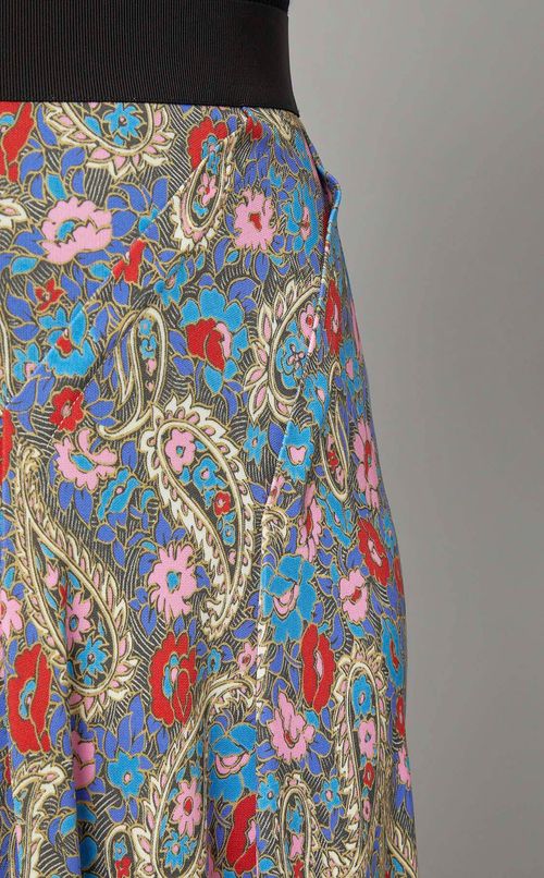 ペイズリープリントミディフレアスカート