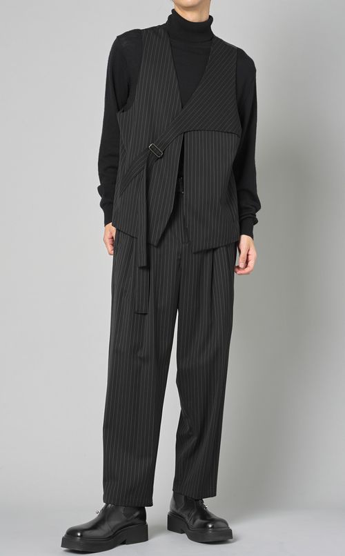 ベルテッドテーパードトラウザー