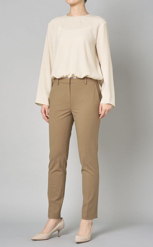 バックデザインケープブラウス