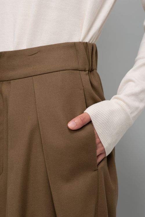 ライトウールタックワイドパンツ