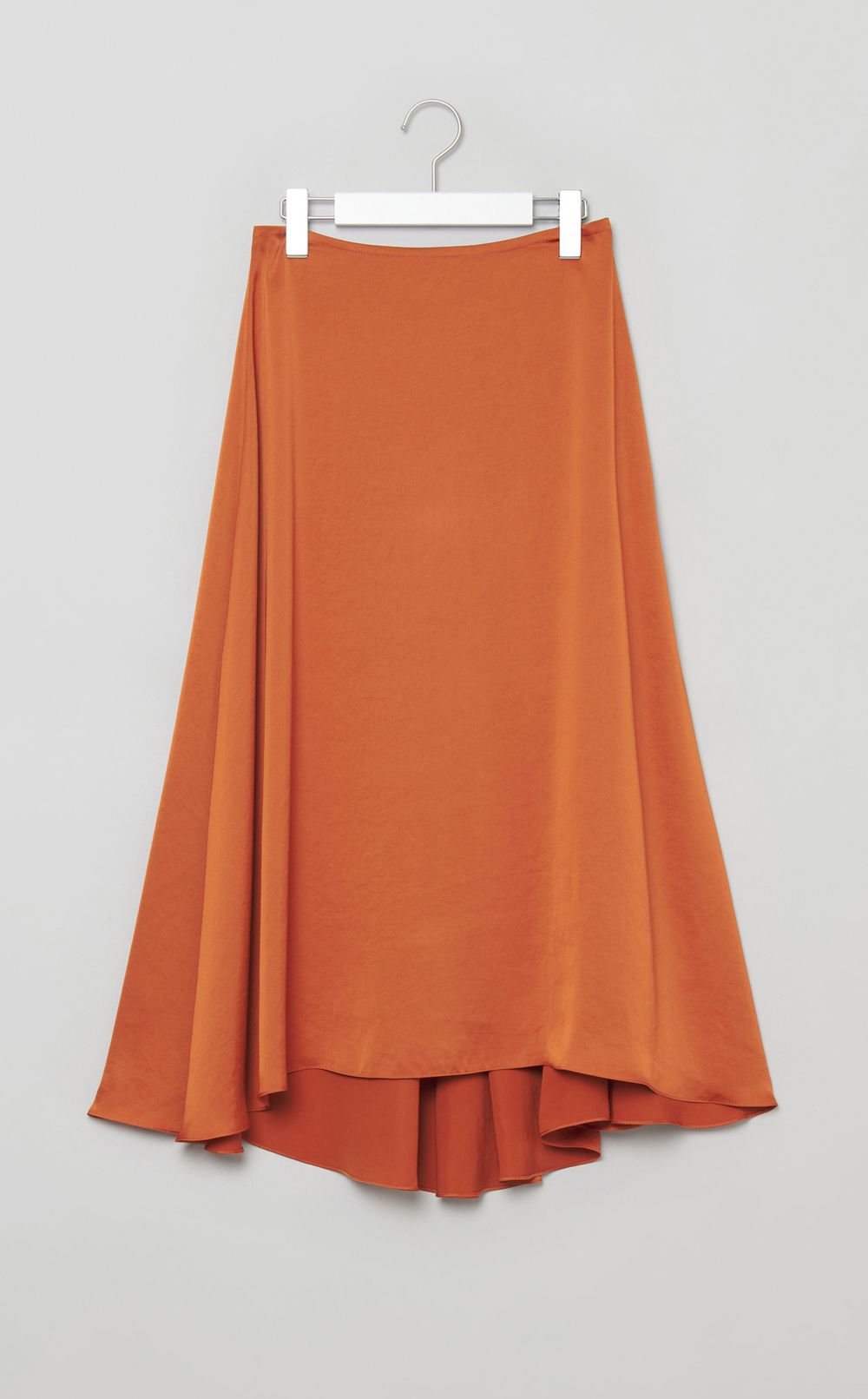 サテンフレアミディスカート