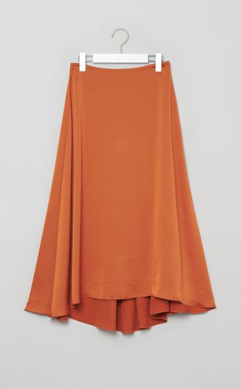 サテンフレアミディスカート