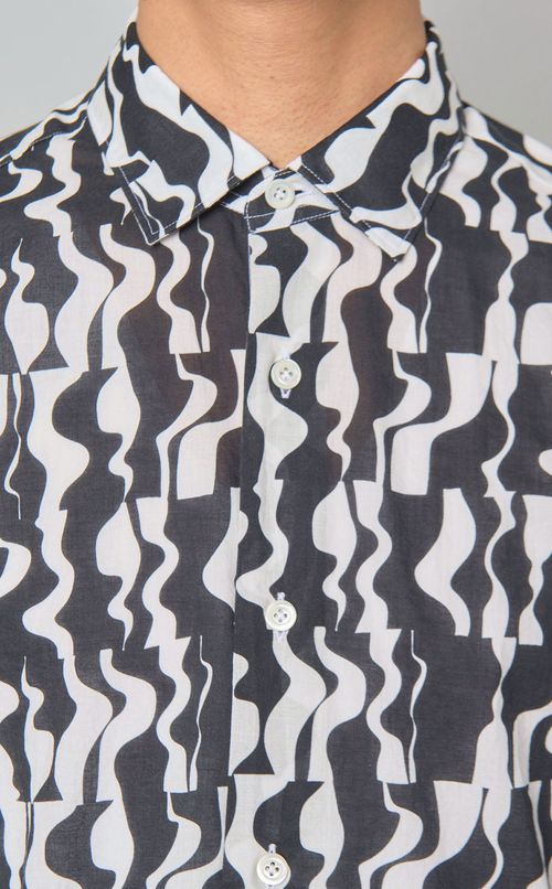 ジオメトリックプリントシャツ