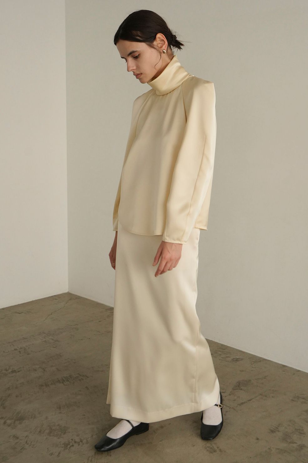 CLANE｜コンストラクティブサテンブラウス