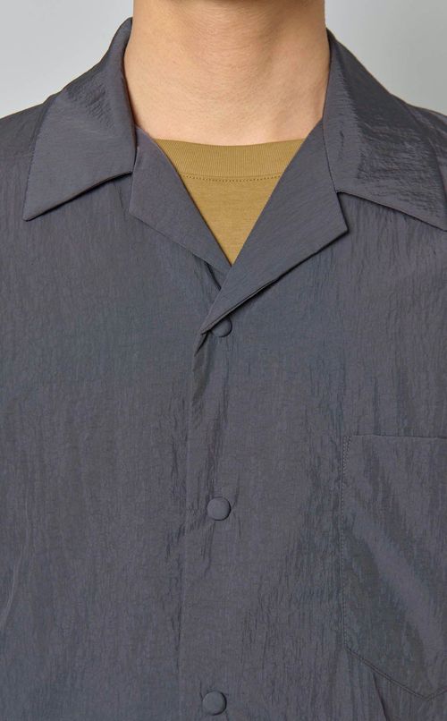 ナイロンスナップショートスリーブシャツ