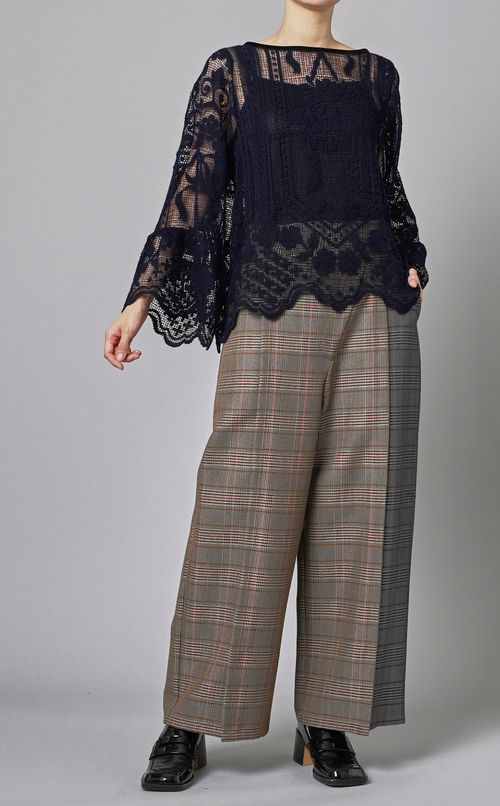 モチーフレースブラウス