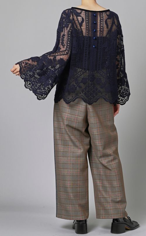 モチーフレースブラウス