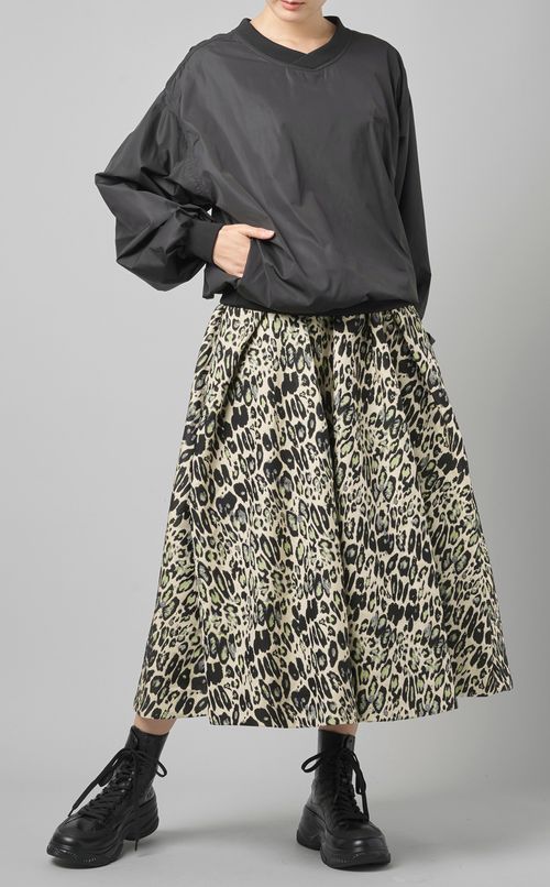 ロゴ入りVネックプルオーバー