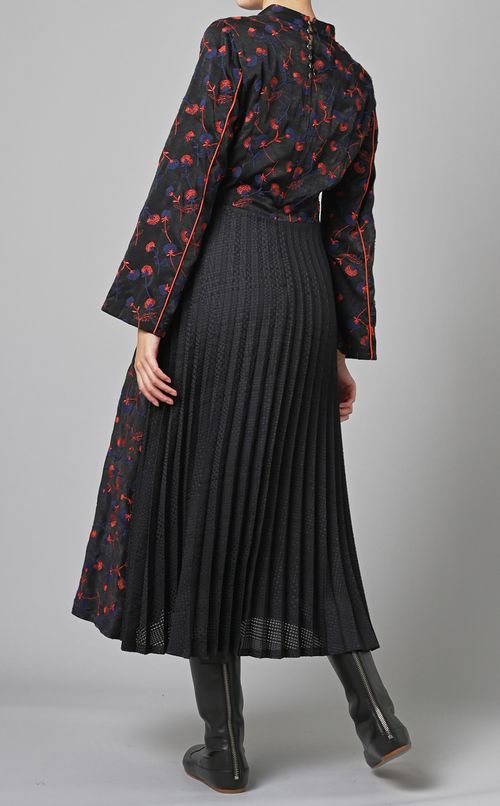 フラワーエンブロイダリーワンピース