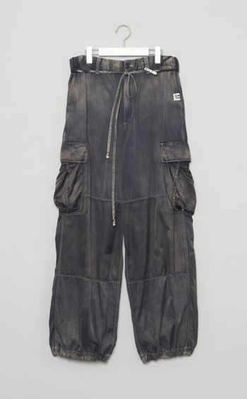 サテンカーゴパンツ