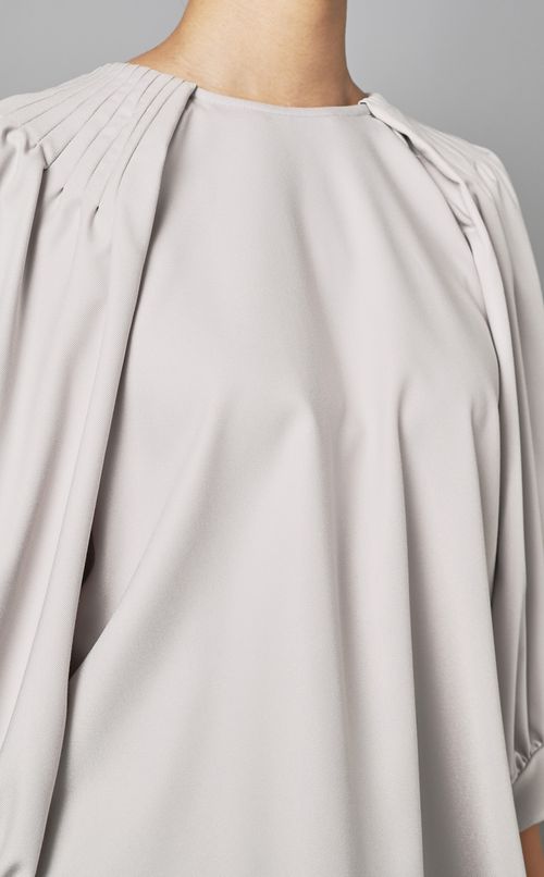 パフスリーブブラウス