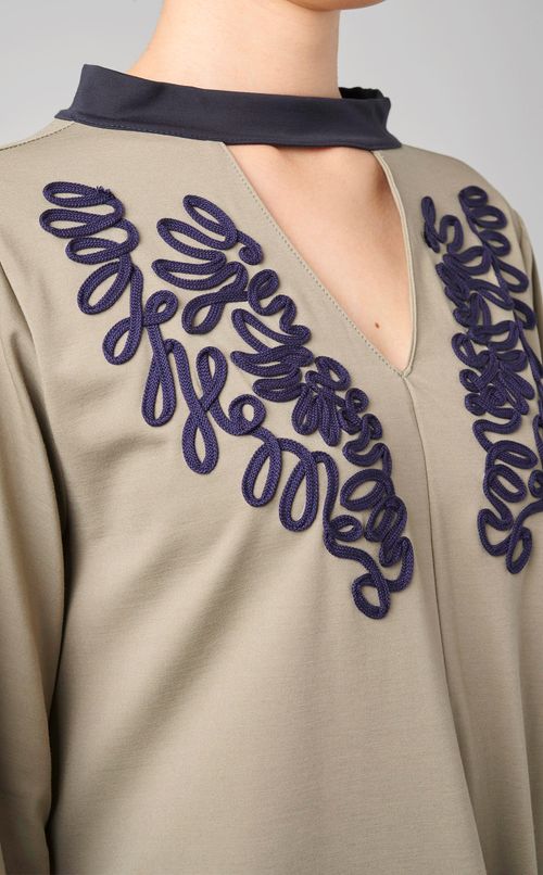 フェザー刺繍ワンピース