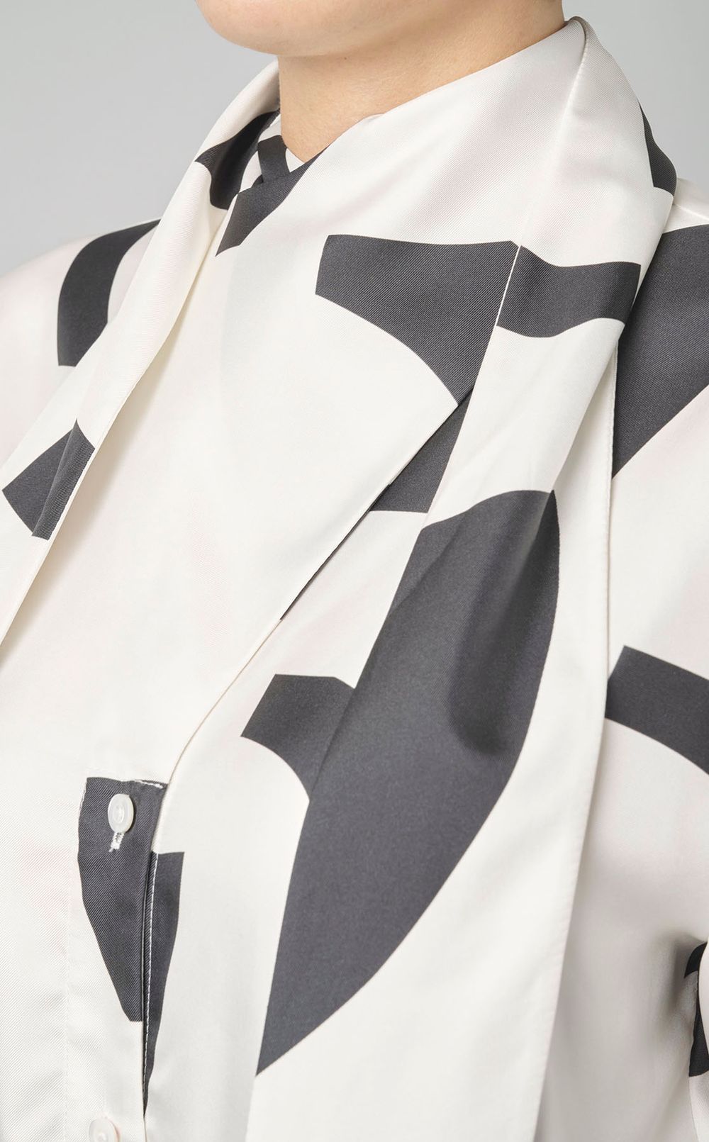 ジオメトリックプリントブラウス