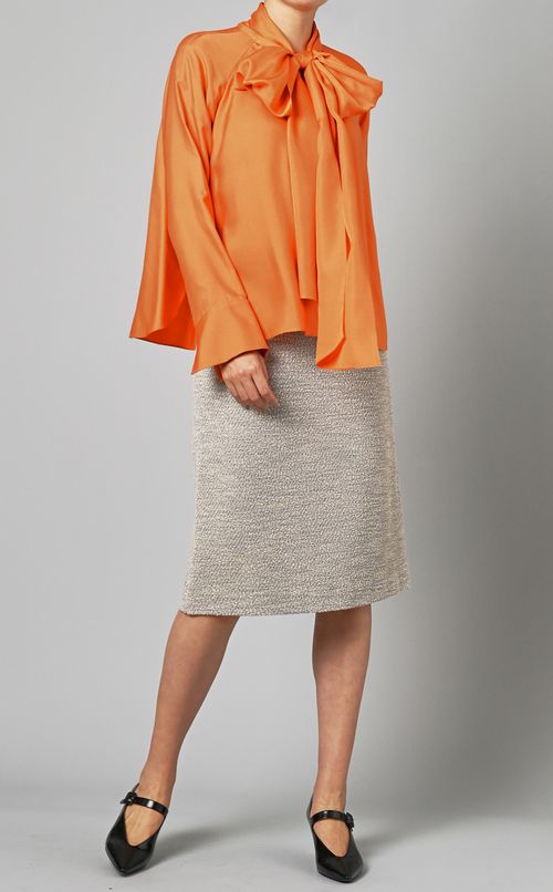 サテンデザインブラウス