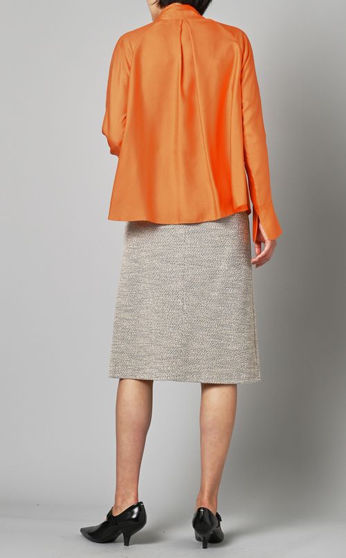 サテンデザインブラウス