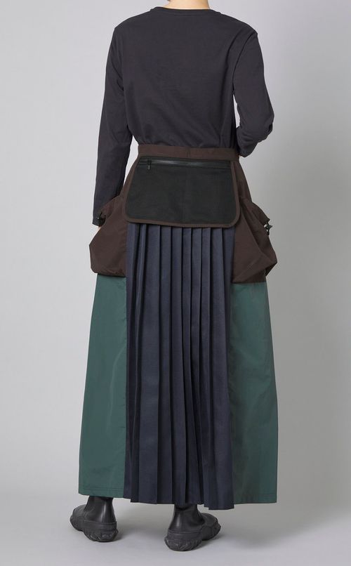バックプリーツ配色ロングスカート