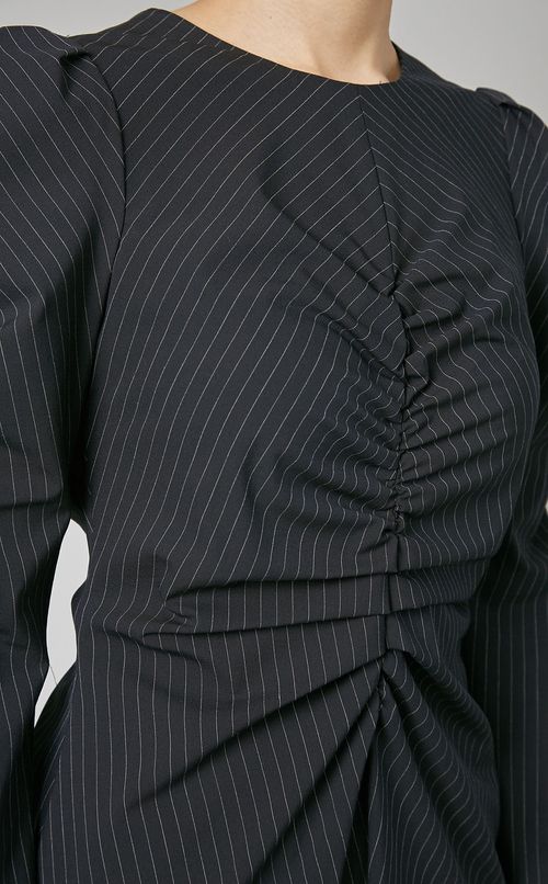 シャーリングストラップワンピース