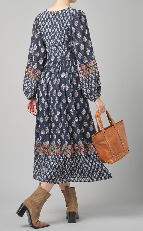 Vネックエンブロイダリーロングワンピース