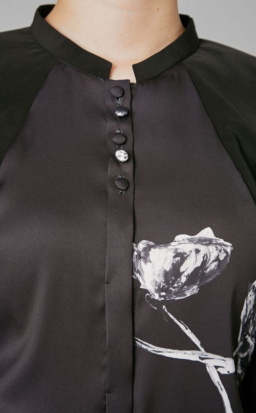 フラワープリントケープブラウス