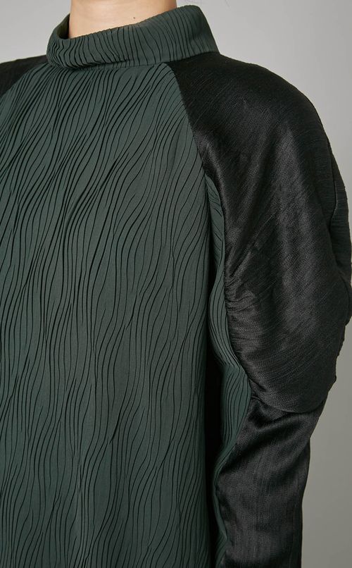 ウェーブプリーツワンピース