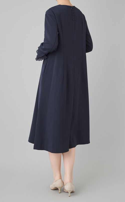 裾レースノーカラーワンピース