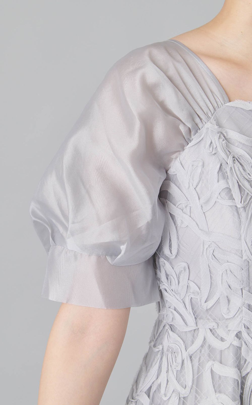 リリーエンブロイダリードレス