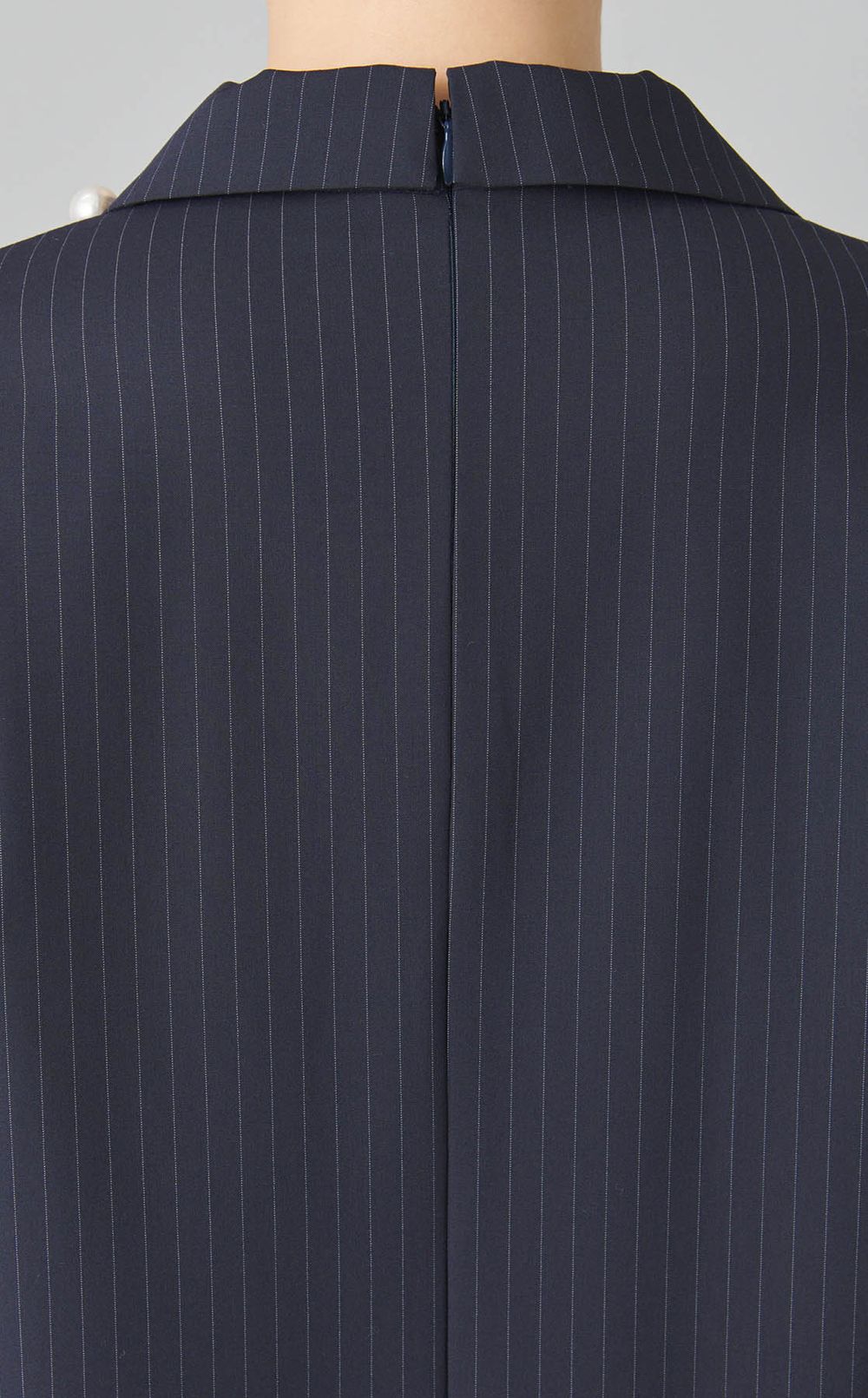 ピンストライプラッフルワンピース