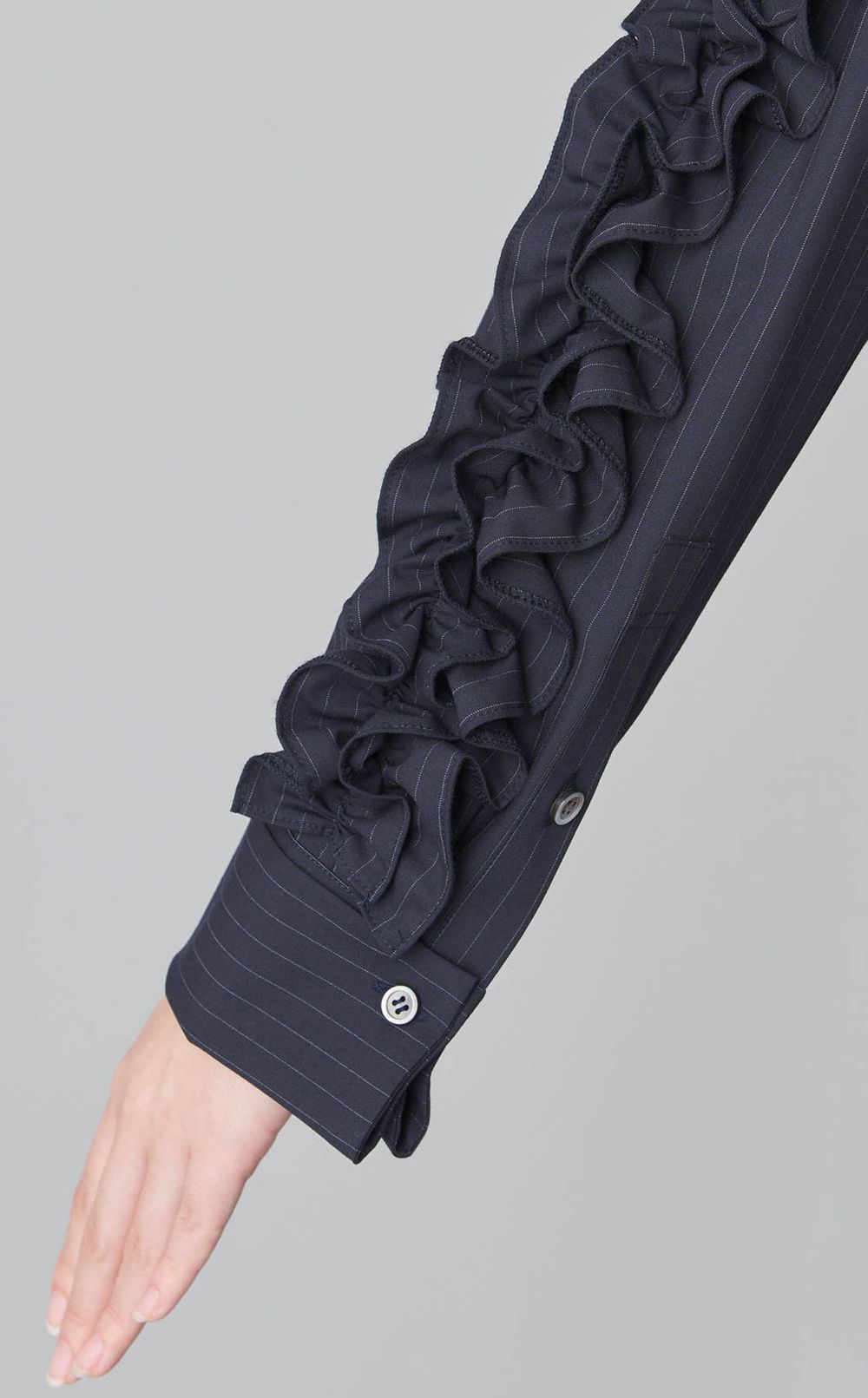 ピンストライプラッフルワンピース