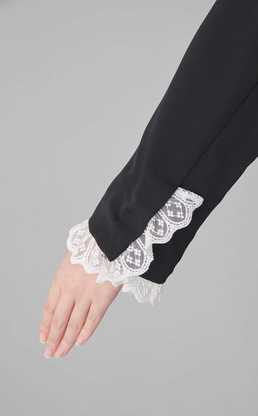 裾レースノーカラーワンピース