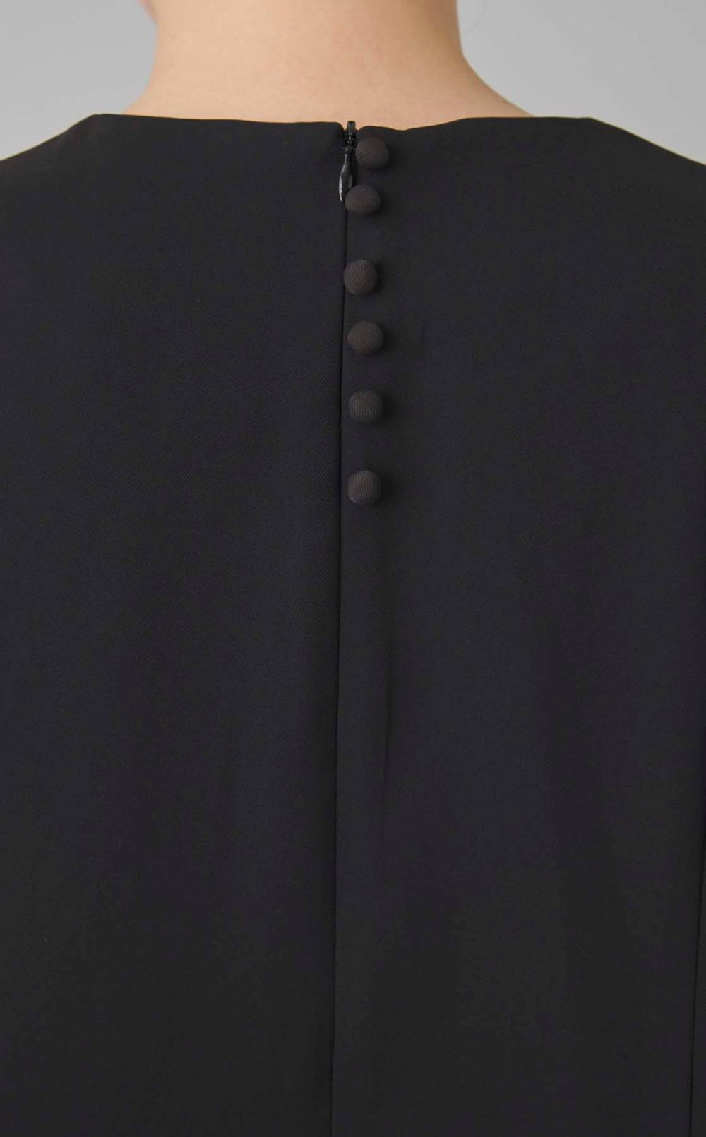 裾レースノーカラーワンピース