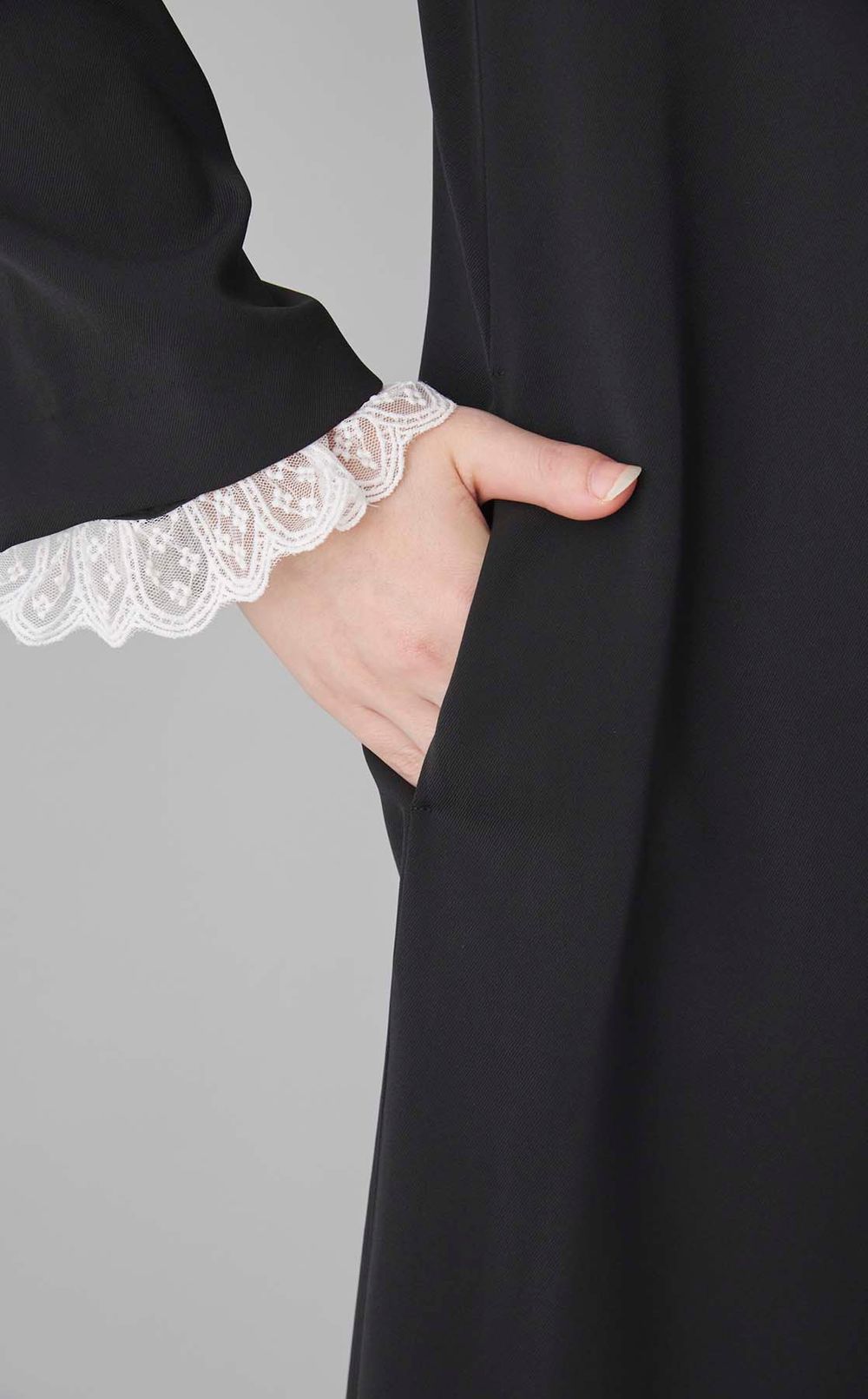 裾レースノーカラーワンピース