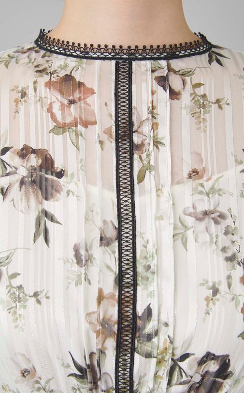 フラワープリントフレアワンピース