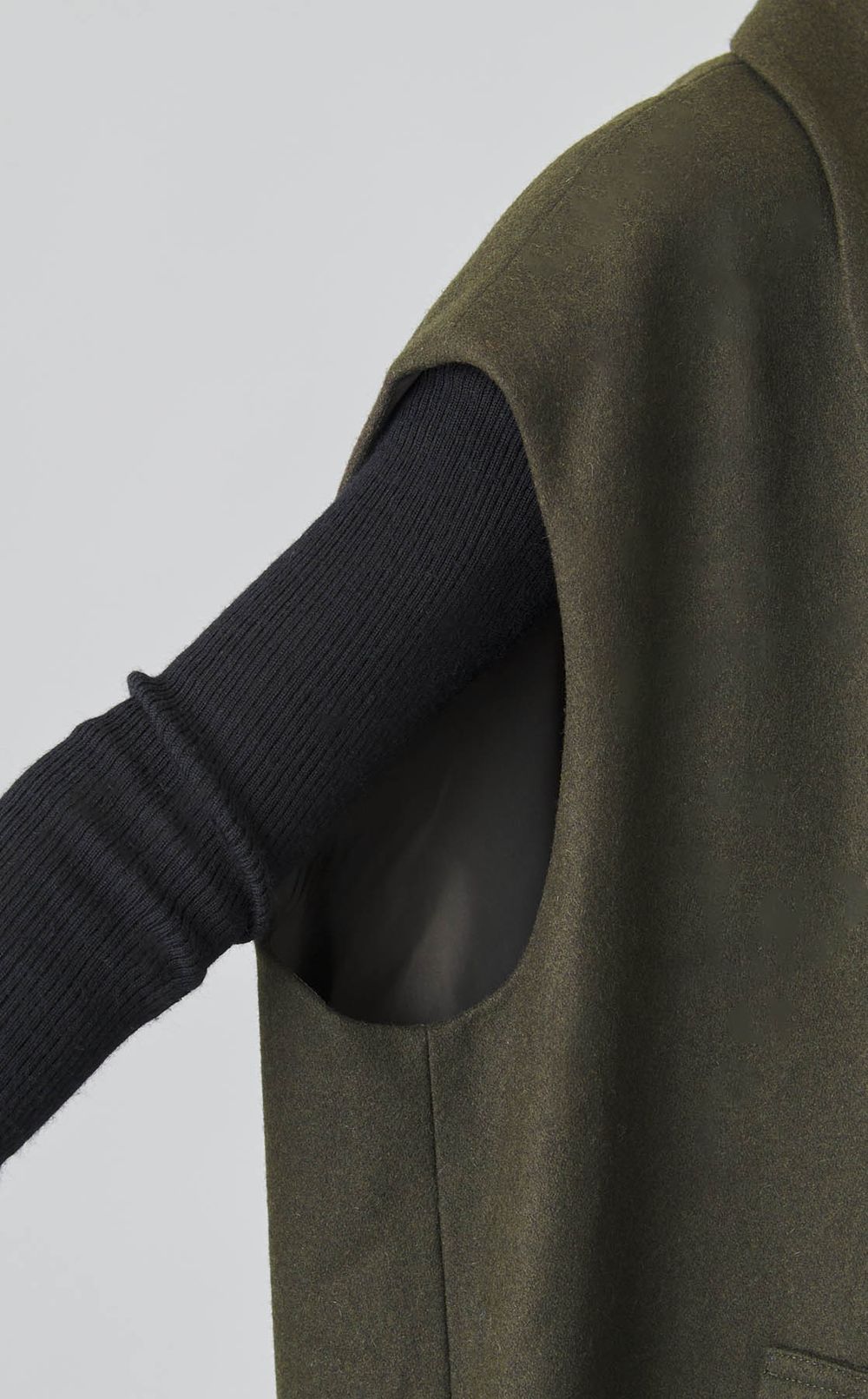 オーバーサイズスリーブレスコート