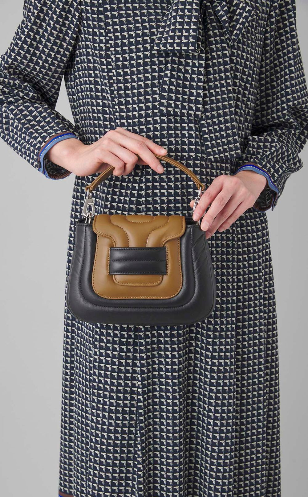 ALPHAレザーミニショルダーバッグ