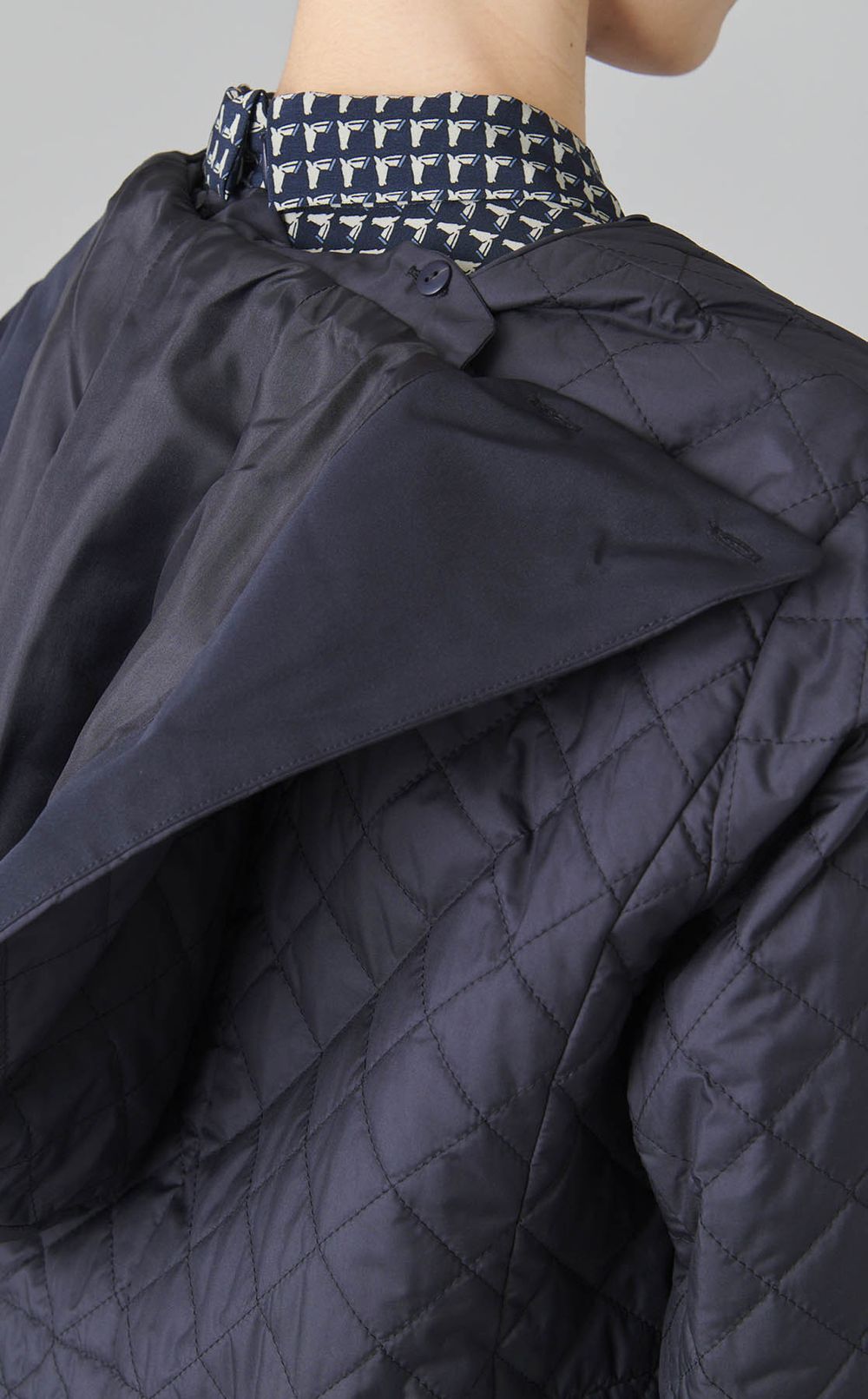 キルティングミディアムフーディコート