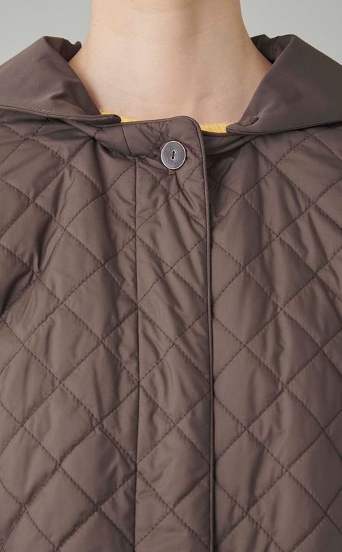 キルティングミディアムフーディコート