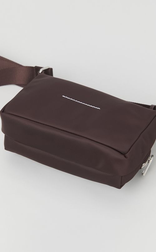 ナイロンクロスボディバッグ