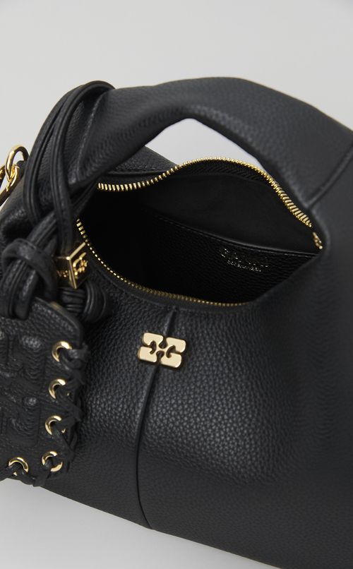 ショルダーベルト付きラウンドバッグ