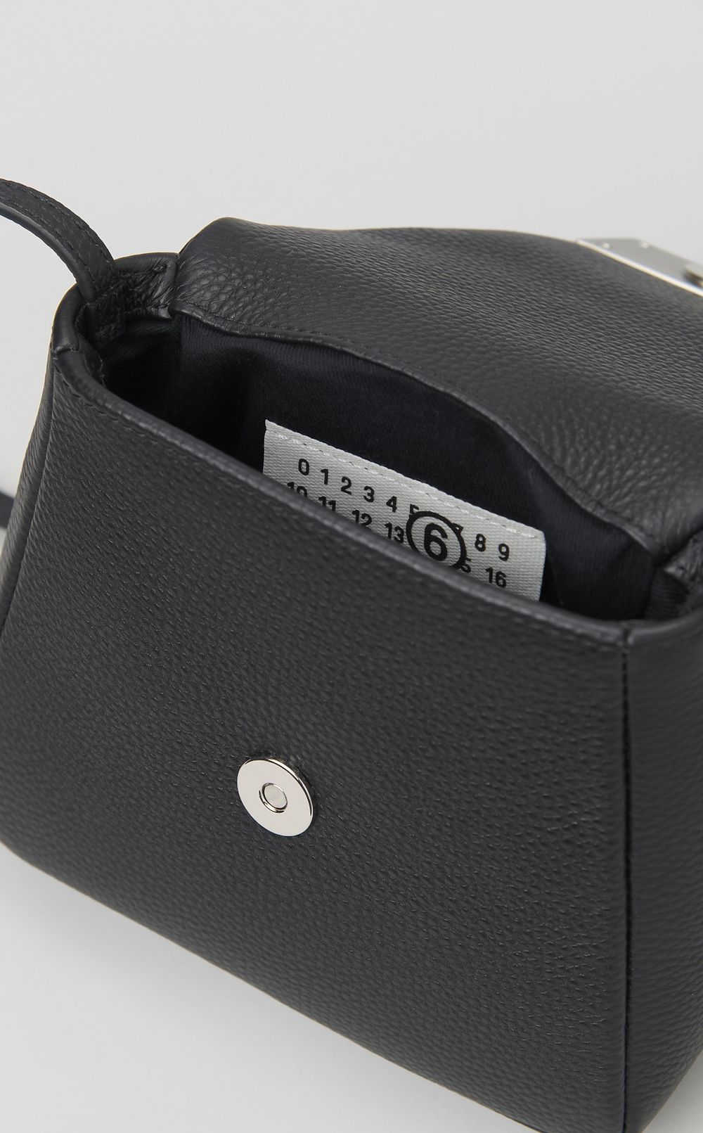 NUMERICクロスボディバック