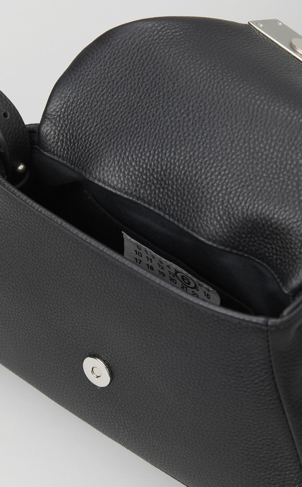 NUMERICロゴプレート