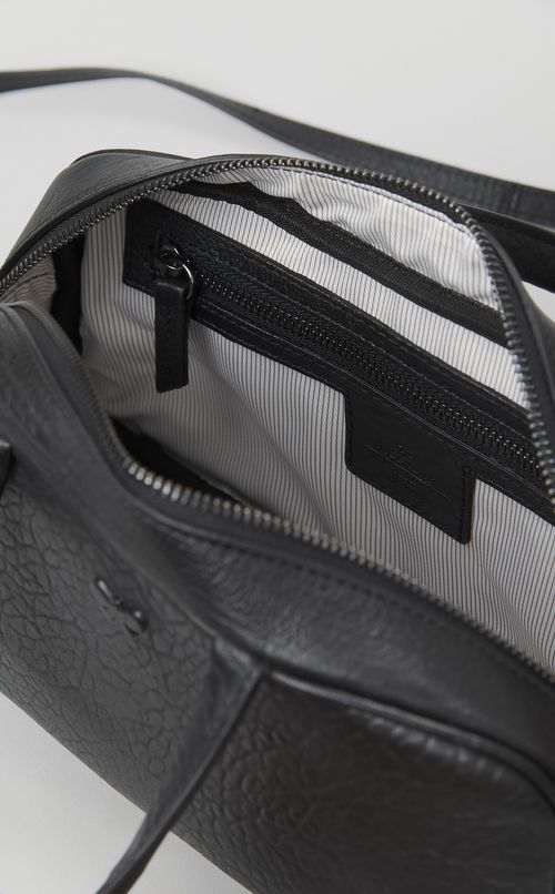 ストラップ付レザーハンドバッグ