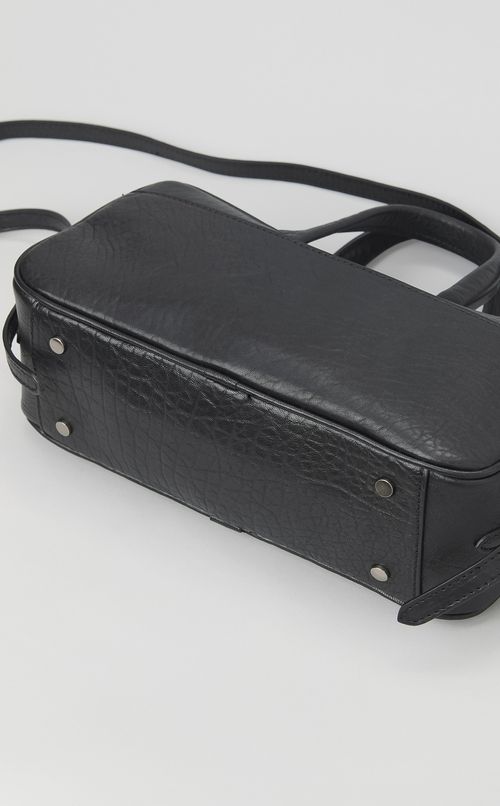 ストラップ付レザーハンドバッグ