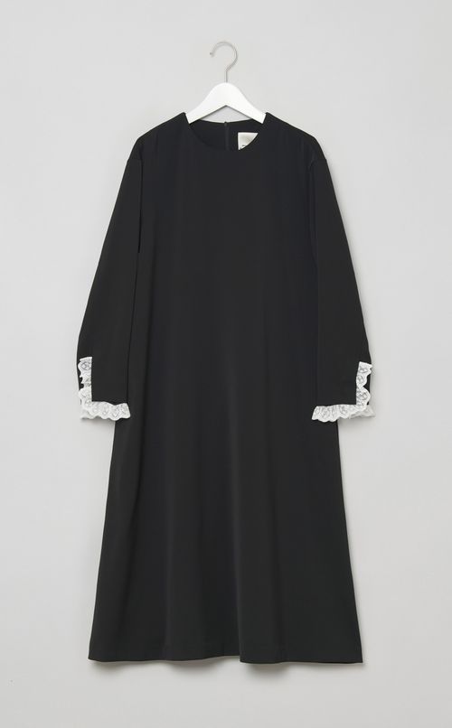 裾レースノーカラーワンピース