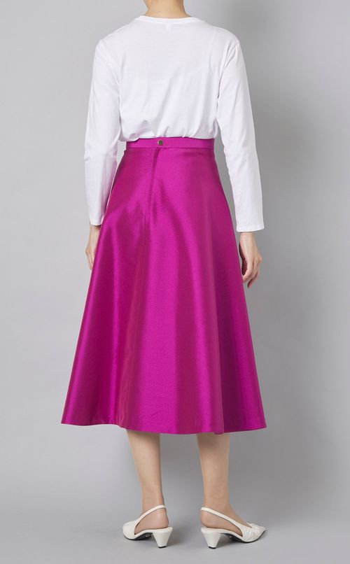 バックサテンフレアスカート