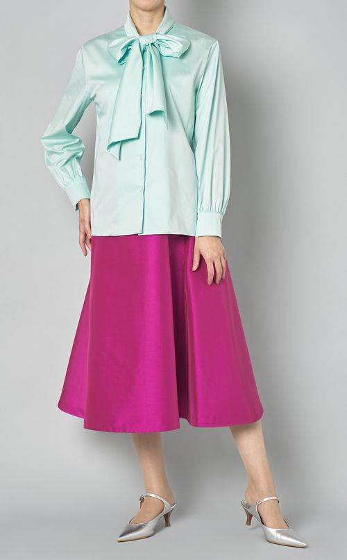 バックサテンフレアスカート