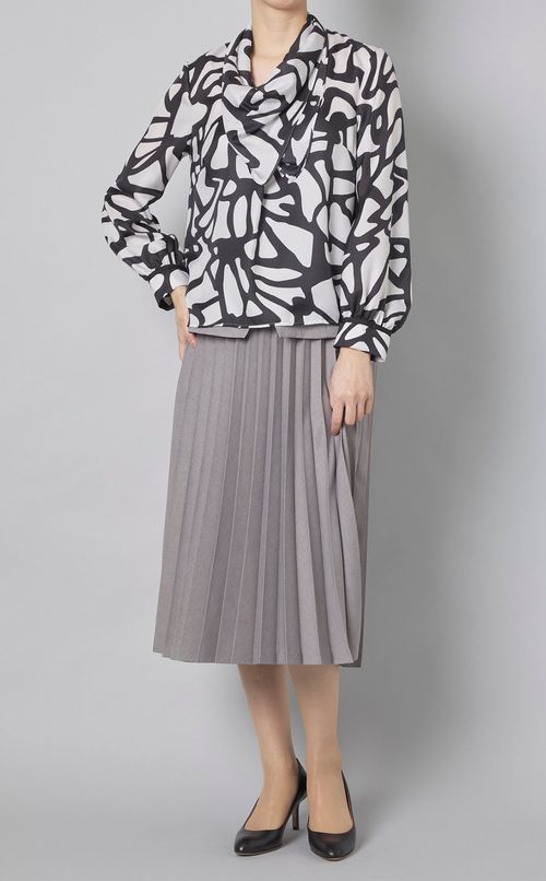 モダンジオメトリックプリントブラウス